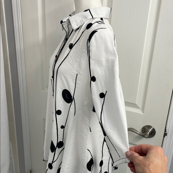 Minkas Shirt Black & White Pattern 3/4 Sleeve Classic Collar Button Down Front - Picture 8 of 14